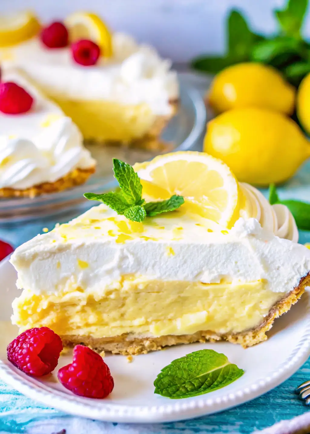 No Bake Lemon Pie with Whipped Cream and Lemon Slices
